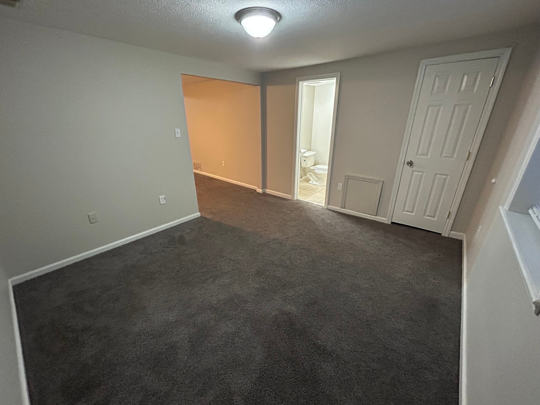 Living Room - 618 Maplewood Ave