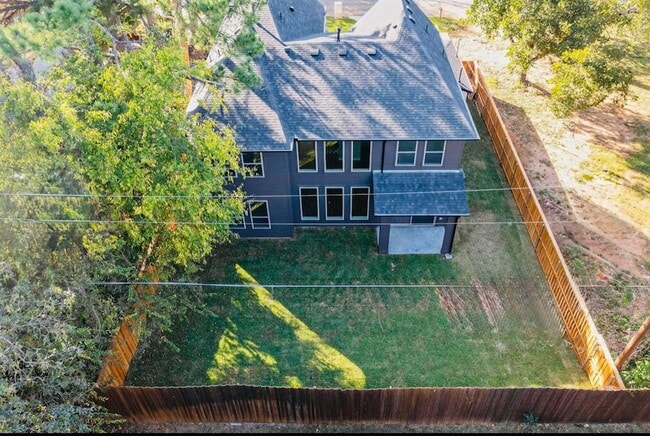 Building Photo - 1828 Highland Dr E