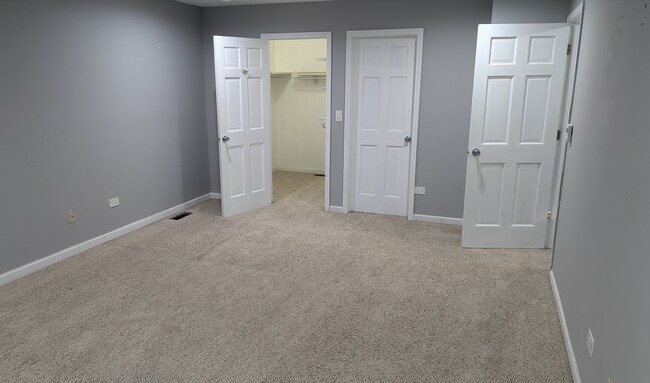 Building Photo - 1125 Captains Ln