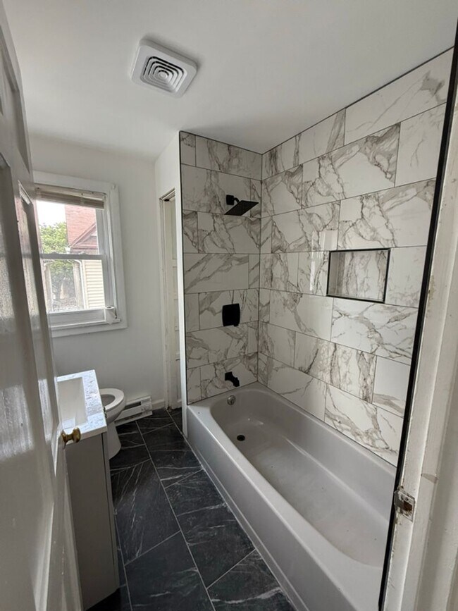 Building Photo - 1608 E Gibson St