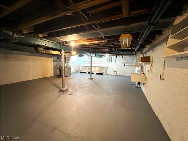 Building Photo - 982 Dan St