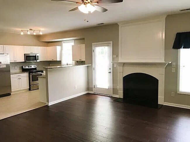 Building Photo - 4 Bedroom 2.5 Bath SF home - COMING SOON!