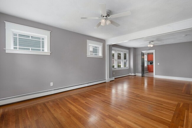 Building Photo - 84 Rochambeau Ave
