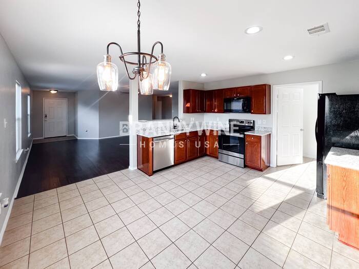 Building Photo - 411 Silver Leaf Dr