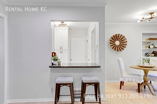 Building Photo - 5906 W 75th Terrace