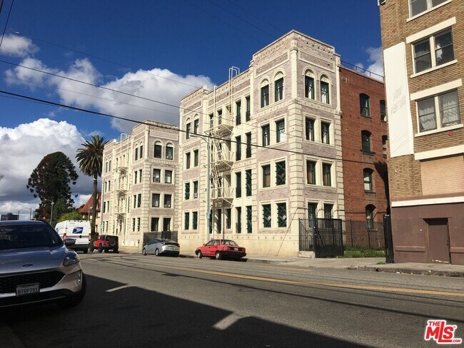 Building Photo - 2121 James M Wood Blvd