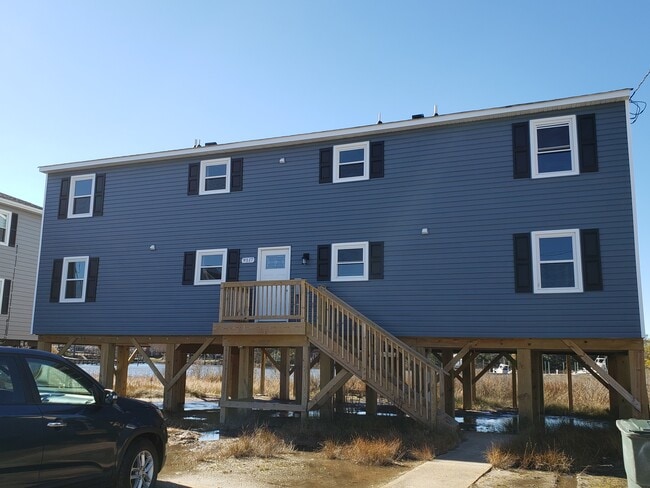 Building Photo - 9517 5th Bay St #A