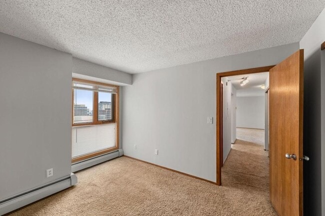 Building Photo - 433 S 7th St