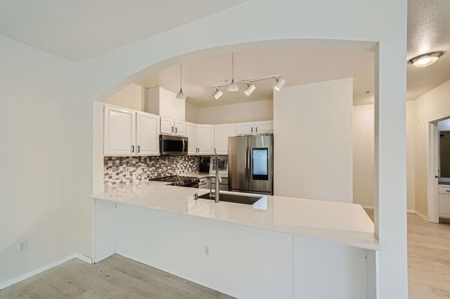 Building Photo - Gorgeous 3 Bed 2.5 Bath Condo @ The Desira...