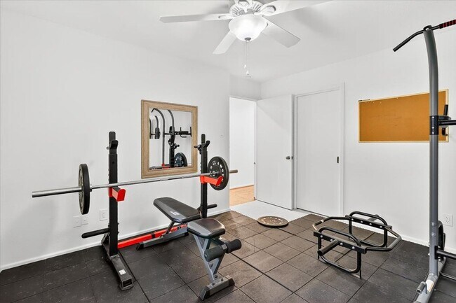 Building Photo - 722 Brock Dr