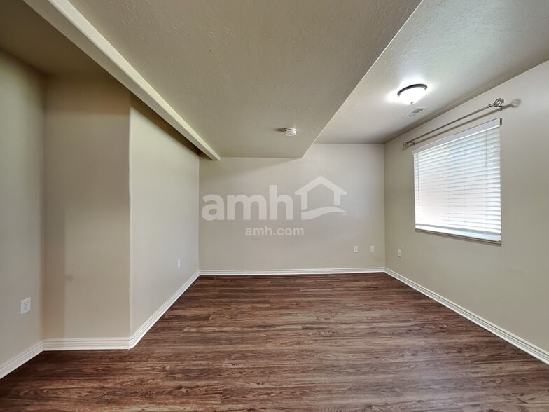 Building Photo - 1625 E Bateman Way