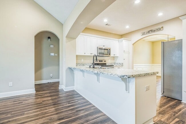 Building Photo - Charming 3BR House in Warrenville