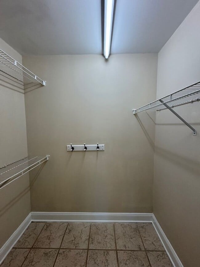 Building Photo - Townhome in Ashton Place