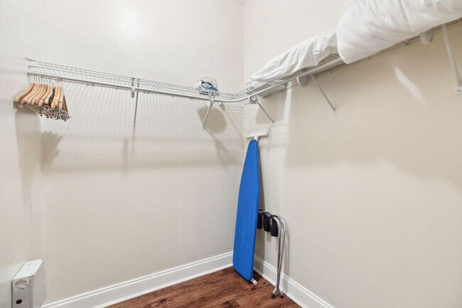 Building Photo - 925 Common St