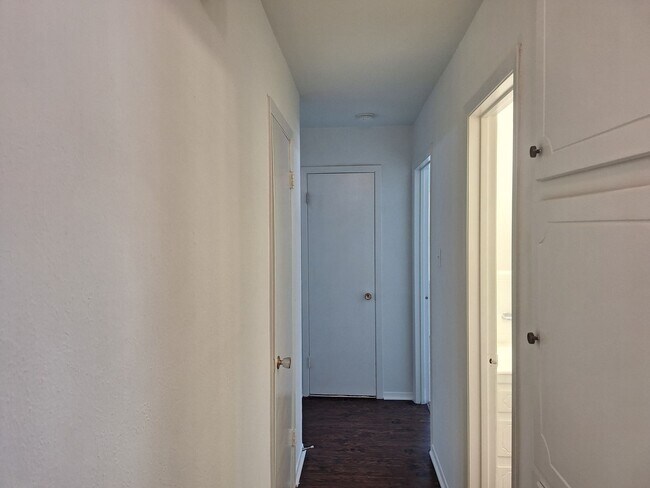 Building Photo - 513 Simmons Dr