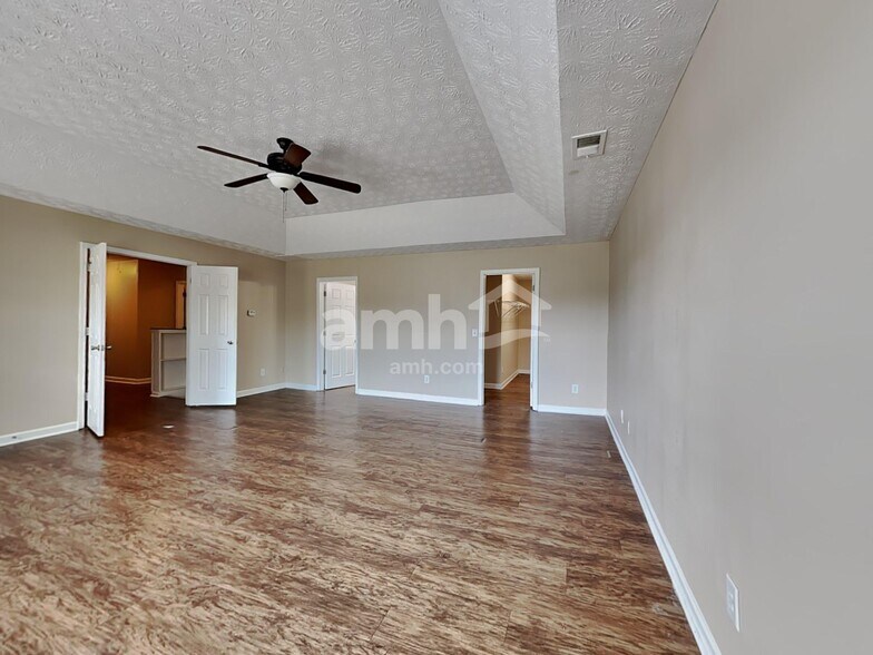 Building Photo - 70 Maxton Ave