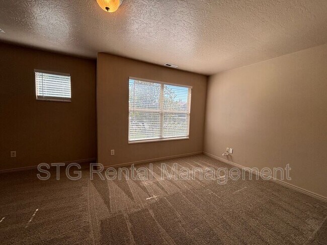 Building Photo - 3155 S Hidden Valley Dr