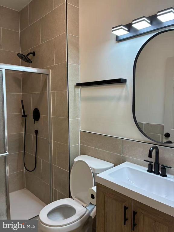 Building Photo - 44 Reading Ave