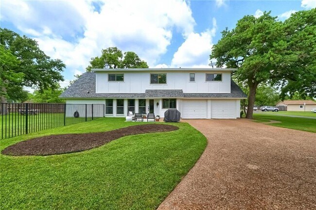 Building Photo - 1524 Sheridan Trail