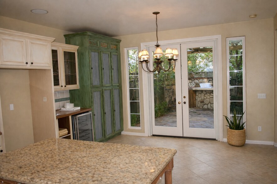 Building Photo - 27014 Carmelita Dr