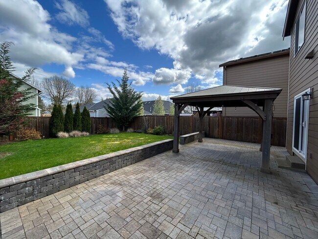 Building Photo - 2338 NW Yohn Ranch Dr