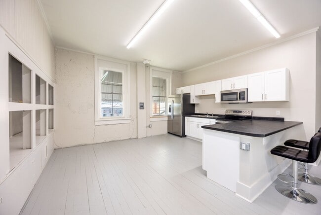 Building Photo - 9 S Main St