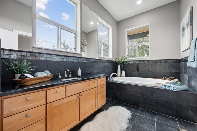 Building Photo - Stunning Condo For Lease off South 1st ST ...