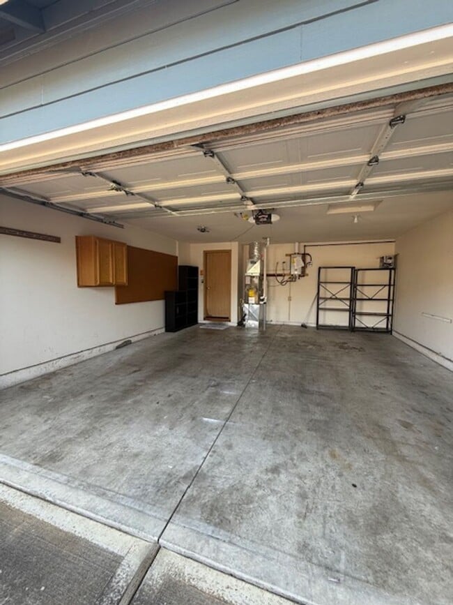 Building Photo - Single Level House - Move-in Ready Early July