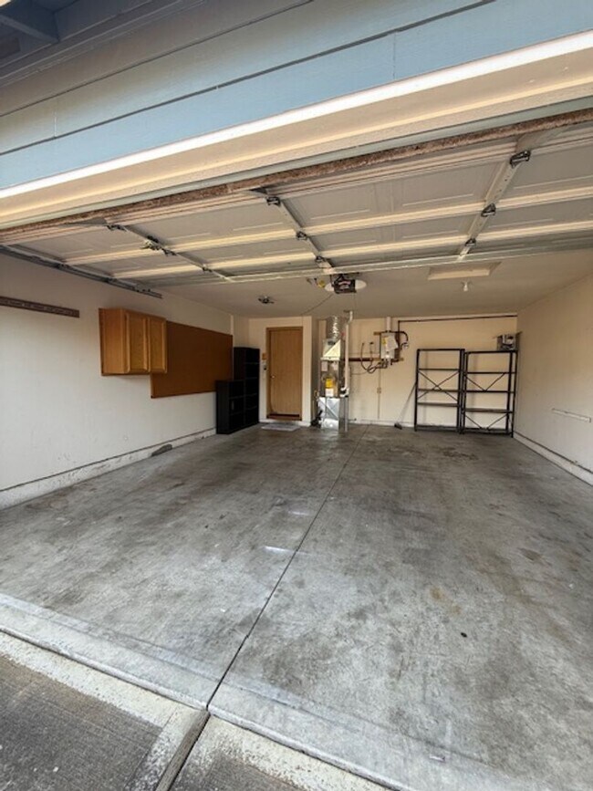 Building Photo - Single Level House - Move-in Ready