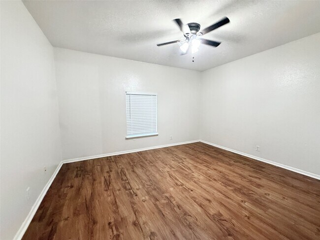 Building Photo - 941 S Walker St