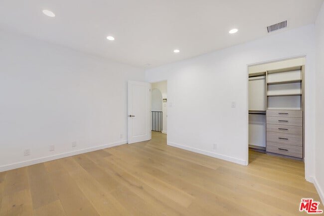 Building Photo - 507 N Arden Dr