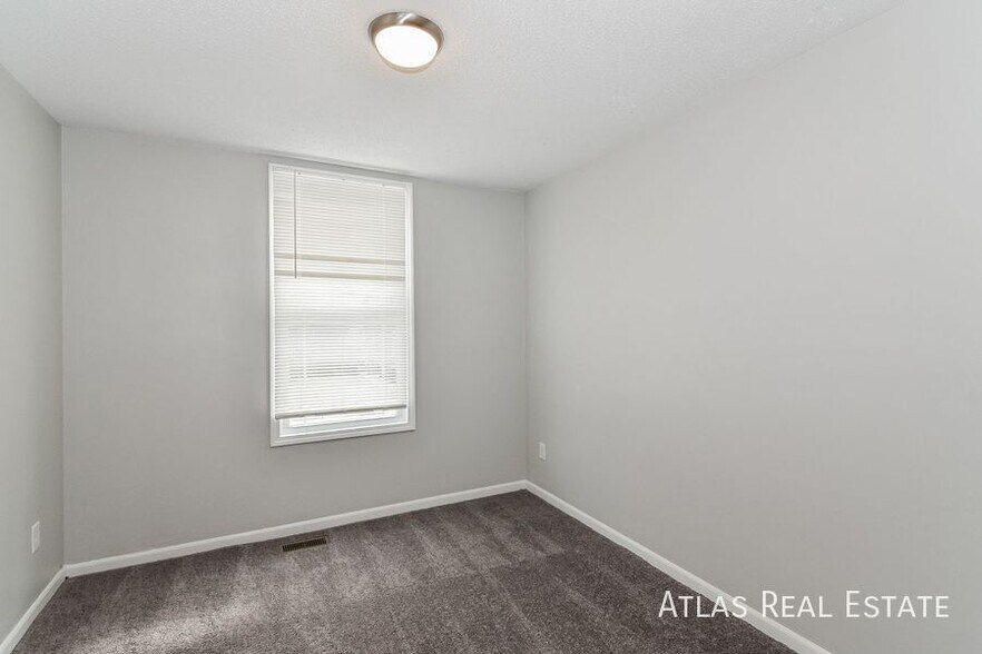 Building Photo - 710 S Park Dr