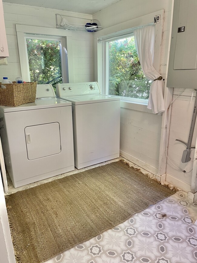 Building Photo - 7223 61st Ave SE