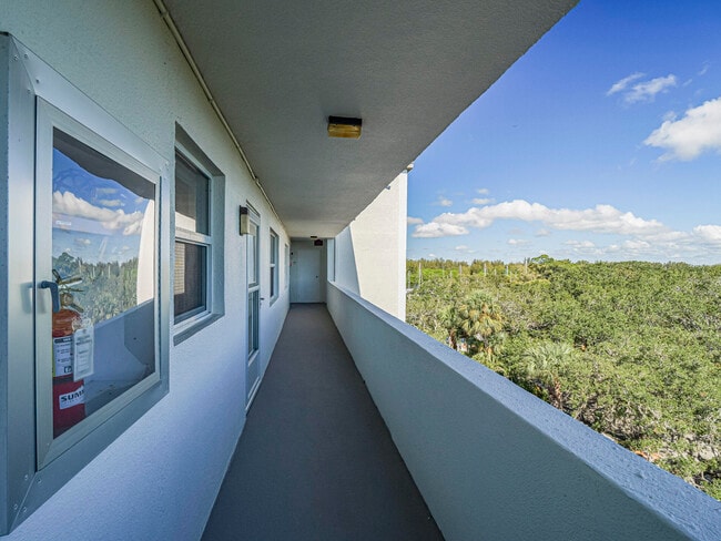 Building Photo - 275 Date Palm Rd