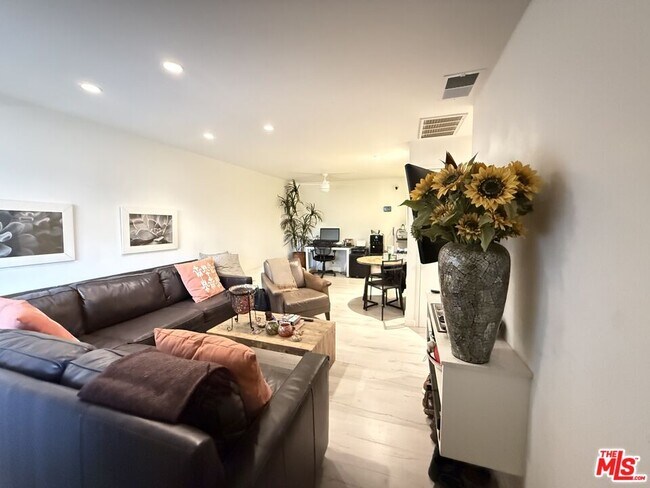 Building Photo - 2857 N Los Felices Rd