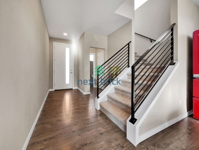 Building Photo - Gorgeous 3 Bed & 2.5 Bath Single Family House For Rent!