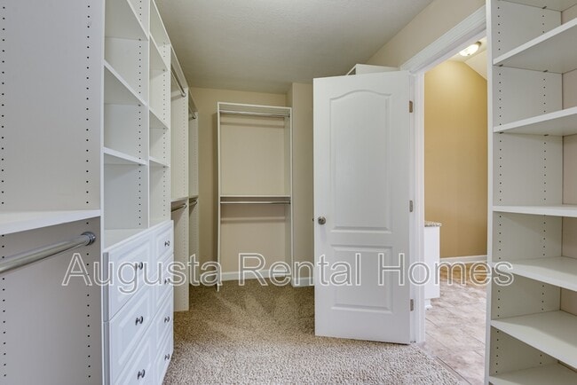 Building Photo - 180 Kenilworth Dr