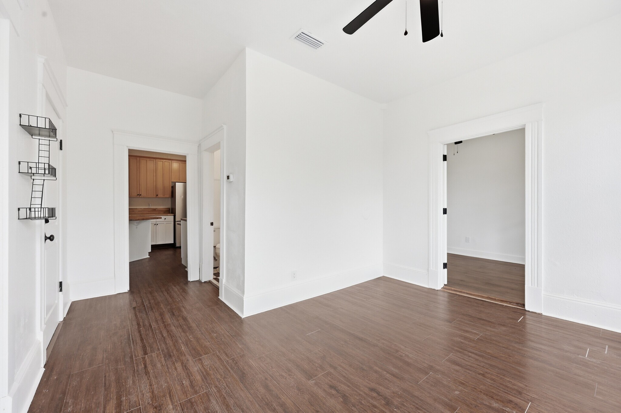 Living room - 2253 Herschel St