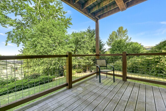 Building Photo - 2131- 2133 Yew Street