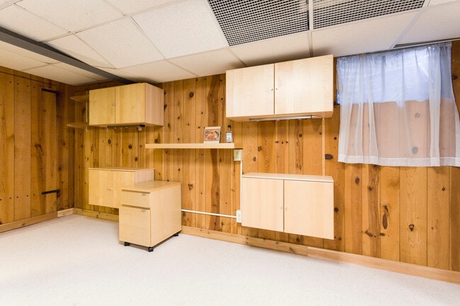 Building Photo - 1301 N Northwest Hwy