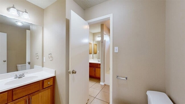 Building Photo - 4023 Southern Trace Dr