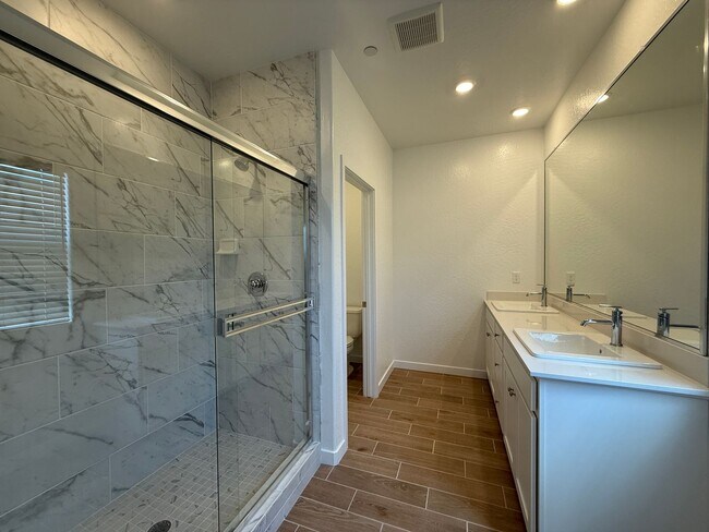 Building Photo - Brand new stunning 4-bedroom, 2.5-bathroom home in the desirable Clovis, CA