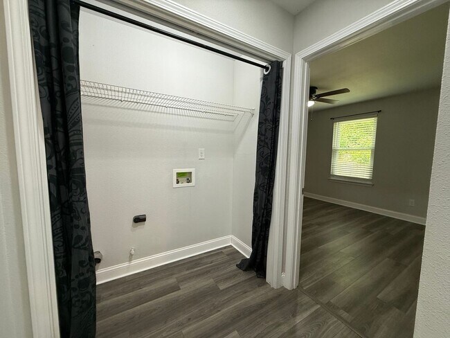 Building Photo - Pensacola - Springdale Forest - 3 bedroom, 2 bathroom