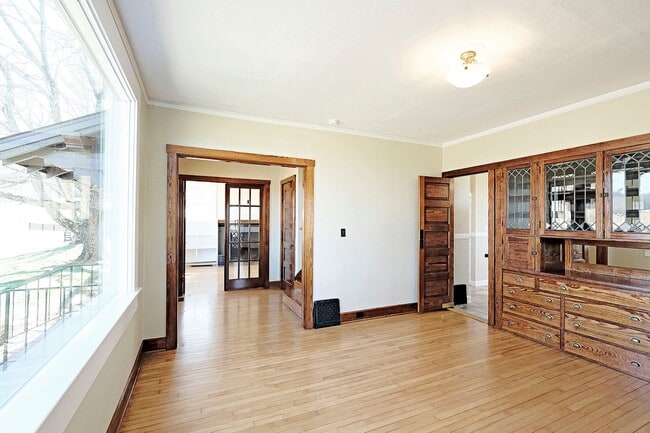 Building Photo - Beautiful Country Home With Picturesque Views