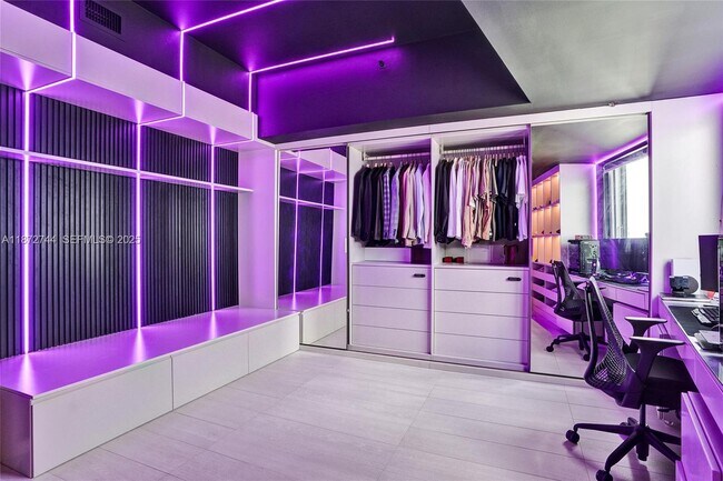 Building Photo - 1100 Biscayne Blvd