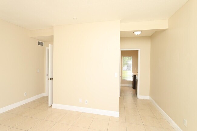 Building Photo - 4916 Silver Oak Dr