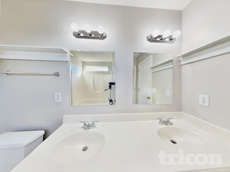 Building Photo - 8109 Bright Oak Trail