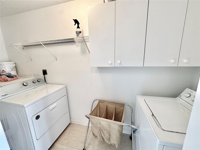 Building Photo - 11522 NW 69th Ter