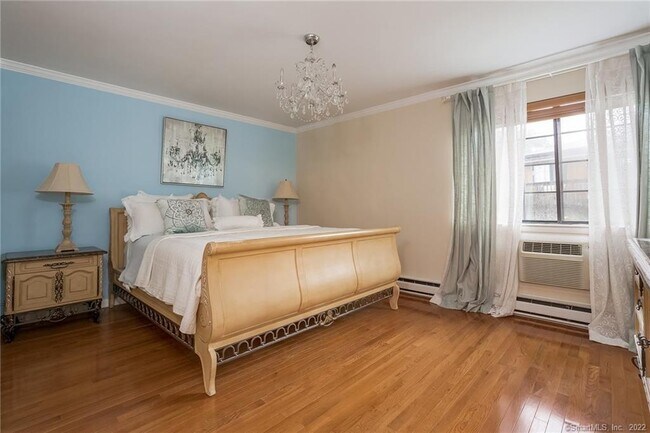 Building Photo - 197 Bridge St