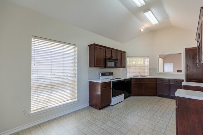 Building Photo - 5834 Spring Square
